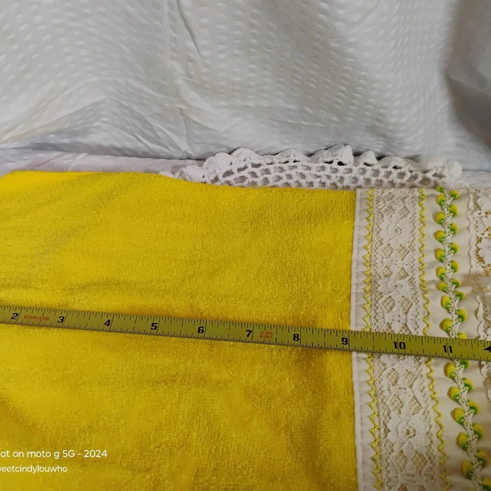 vintage St. Mary's brand bright yellow washcloths set of 2 bright yellow w lace
